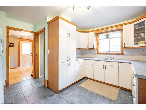 17 Port Robinson Road, Pelham, ON - Indoor Photo Showing Kitchen