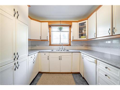 17 Port Robinson Road, Pelham, ON - Indoor Photo Showing Kitchen With Double Sink