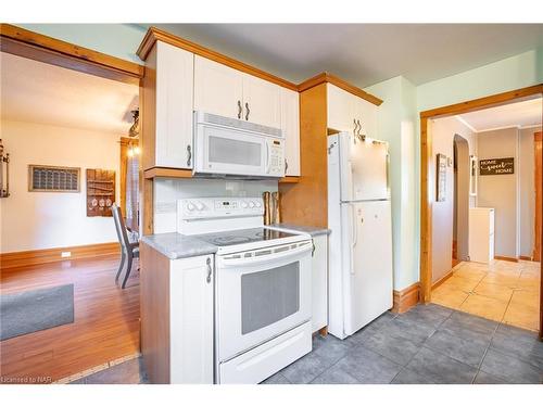 17 Port Robinson Road, Pelham, ON - Indoor Photo Showing Kitchen