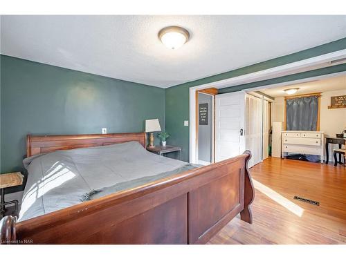 17 Port Robinson Road, Pelham, ON - Indoor Photo Showing Bedroom