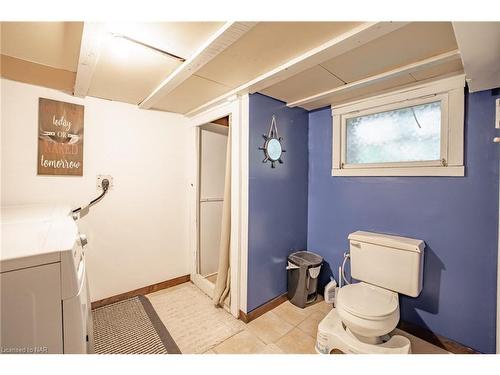 17 Port Robinson Road, Pelham, ON - Indoor Photo Showing Bathroom