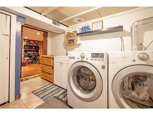 17 Port Robinson Road, Pelham, ON - Indoor Photo Showing Laundry Room