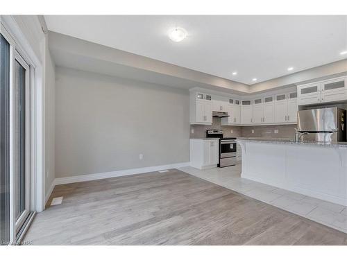 3 Alayche Trail, Welland, ON - Indoor Photo Showing Kitchen