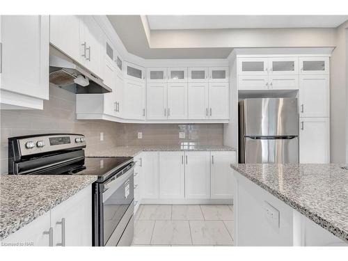 3 Alayche Trail, Welland, ON - Indoor Photo Showing Kitchen With Upgraded Kitchen