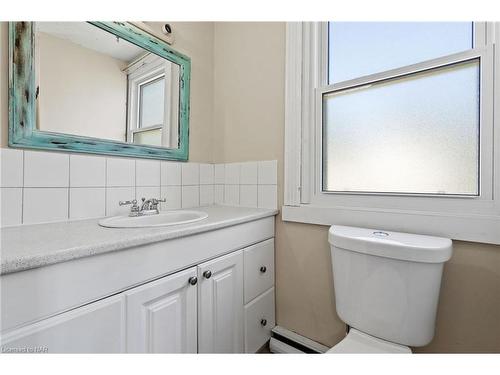 90 First Street, Welland, ON - Indoor Photo Showing Bathroom