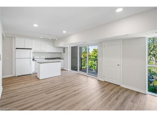 341-50 Herrick Avenue, St. Catharines, ON - Indoor Photo Showing Kitchen