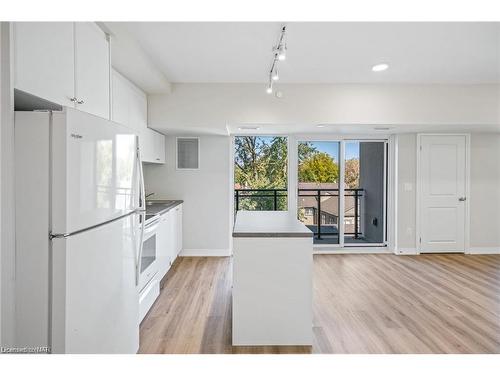 341-50 Herrick Avenue, St. Catharines, ON - Indoor Photo Showing Kitchen