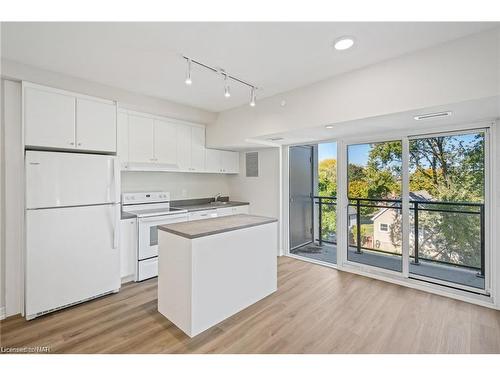 341-50 Herrick Avenue, St. Catharines, ON - Indoor Photo Showing Kitchen