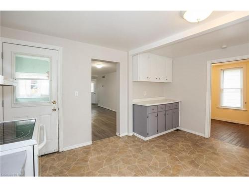 4125 May Avenue, Niagara Falls, ON - Indoor Photo Showing Kitchen