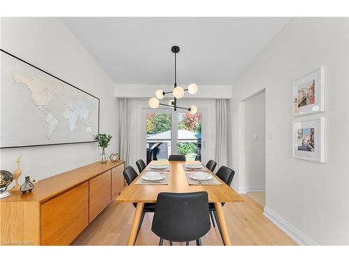 6977 Waterloo Drive, Niagara Falls, ON - Indoor Photo Showing Dining Room