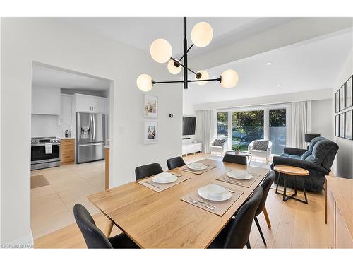 6977 Waterloo Drive, Niagara Falls, ON - Indoor Photo Showing Dining Room