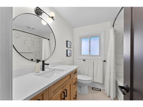 6977 Waterloo Drive, Niagara Falls, ON - Indoor Photo Showing Bathroom