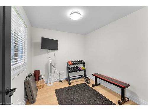 6977 Waterloo Drive, Niagara Falls, ON - Indoor Photo Showing Other Room