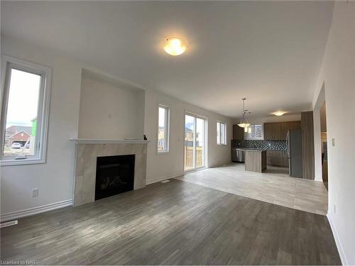 8076 Citation Road, Niagara Falls, ON - Indoor Photo Showing Living Room With Fireplace