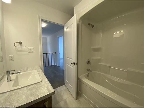 8076 Citation Road, Niagara Falls, ON - Indoor Photo Showing Bathroom