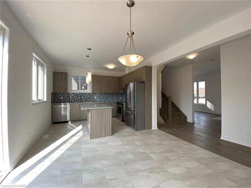 8076 Citation Road, Niagara Falls, ON - Indoor Photo Showing Kitchen