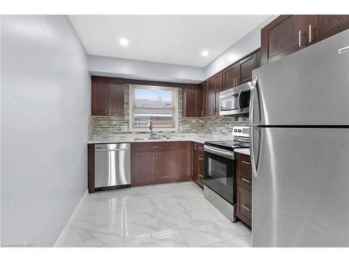 7229 Harriman Street, Niagara Falls, ON - Indoor Photo Showing Kitchen