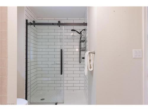 2035 Fourth Avenue, Jordan, ON - Indoor Photo Showing Bathroom