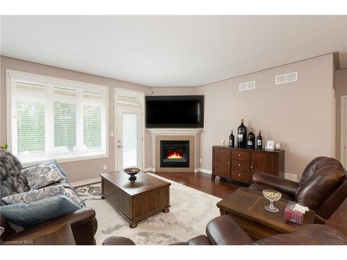 27 Hickory Avenue, Niagara-On-The-Lake, ON - Indoor Photo Showing Living Room With Fireplace