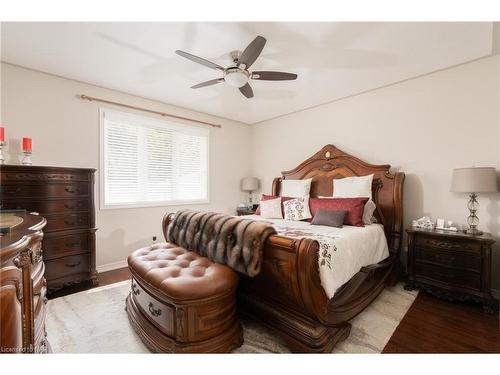 27 Hickory Avenue, Niagara-On-The-Lake, ON - Indoor Photo Showing Bedroom