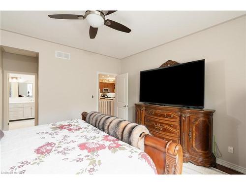 27 Hickory Avenue, Niagara-On-The-Lake, ON - Indoor Photo Showing Bedroom