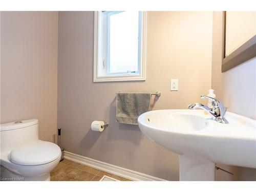 27 Hickory Avenue, Niagara-On-The-Lake, ON - Indoor Photo Showing Bathroom