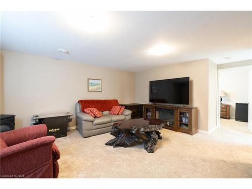 27 Hickory Avenue, Niagara-On-The-Lake, ON - Indoor Photo Showing Living Room