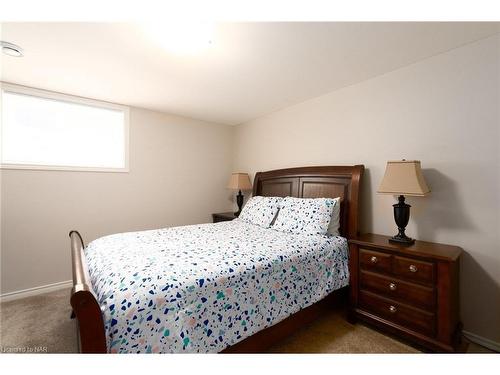 27 Hickory Avenue, Niagara-On-The-Lake, ON - Indoor Photo Showing Bedroom