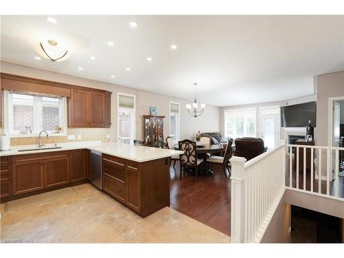 27 Hickory Avenue, Niagara-On-The-Lake, ON - Indoor Photo Showing Kitchen