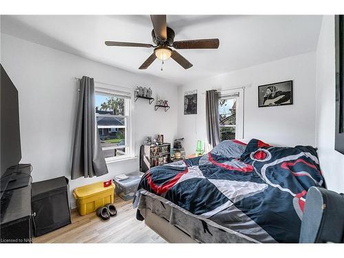 6437 Barker Street, Niagara Falls, ON - Indoor Photo Showing Bedroom