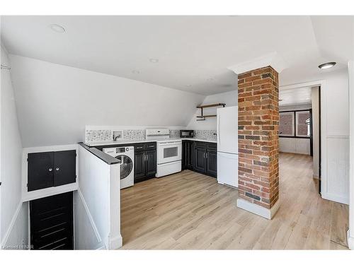 6437 Barker Street, Niagara Falls, ON - Indoor Photo Showing Laundry Room