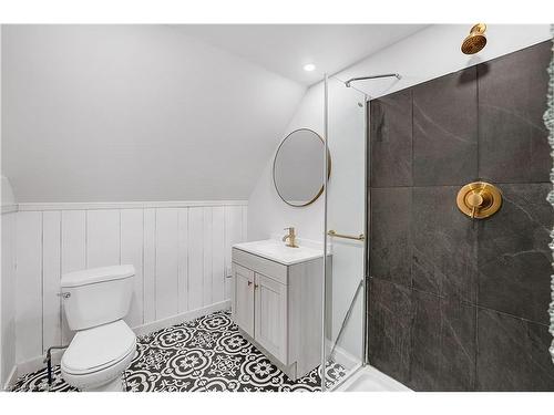 6437 Barker Street, Niagara Falls, ON - Indoor Photo Showing Bathroom