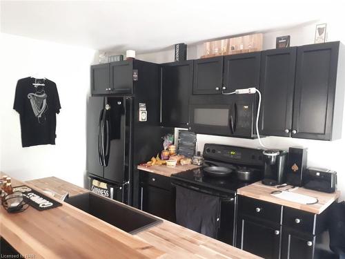 6437 Barker Street, Niagara Falls, ON - Indoor Photo Showing Kitchen