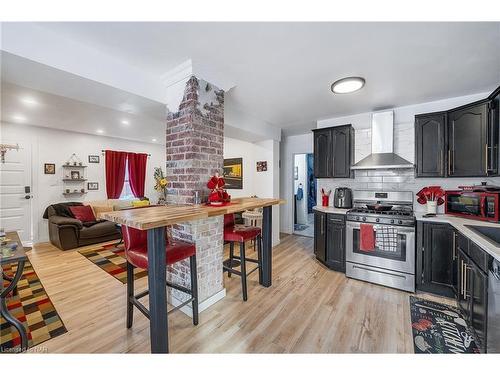 6437 Barker Street, Niagara Falls, ON - Indoor Photo Showing Kitchen