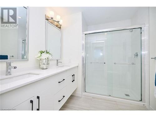 706-118 West Street, Port Colborne, ON - Indoor Photo Showing Bathroom