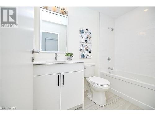 706-118 West Street, Port Colborne, ON - Indoor Photo Showing Bathroom