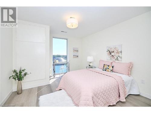 706-118 West Street, Port Colborne, ON - Indoor Photo Showing Bedroom