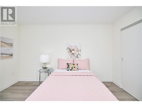 706-118 West Street, Port Colborne, ON - Indoor Photo Showing Bedroom