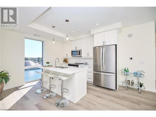 706-118 West Street, Port Colborne, ON - Indoor Photo Showing Kitchen With Stainless Steel Kitchen With Upgraded Kitchen