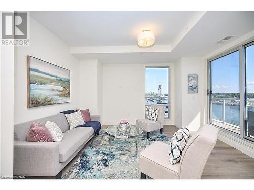 706-118 West Street, Port Colborne, ON - Indoor Photo Showing Living Room