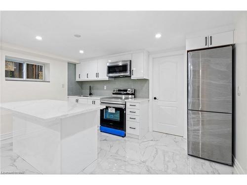 462C Carlton Street, St. Catharines, ON - Indoor Photo Showing Kitchen