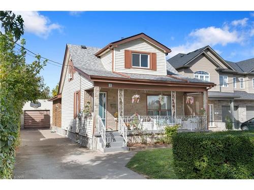 11 Cleveland Street, Thorold, ON - Outdoor With Deck Patio Veranda With Facade