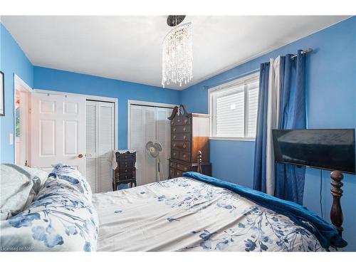 11 Cleveland Street, Thorold, ON - Indoor Photo Showing Bedroom