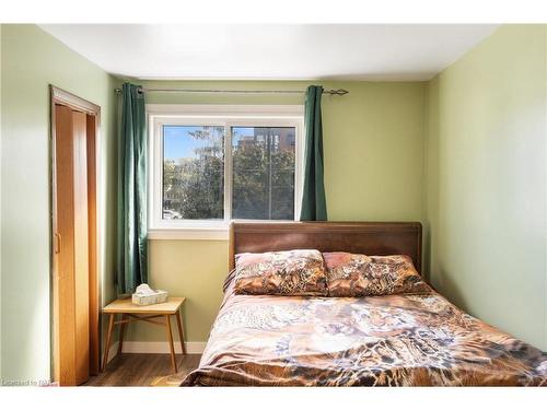 11 Cleveland Street, Thorold, ON - Indoor Photo Showing Bedroom