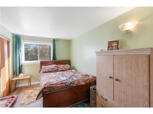 11 Cleveland Street, Thorold, ON - Indoor Photo Showing Bedroom