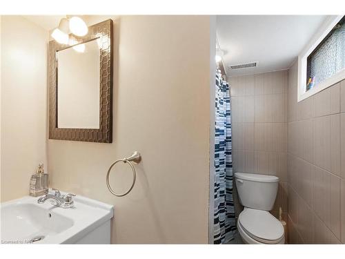 11 Cleveland Street, Thorold, ON - Indoor Photo Showing Bathroom