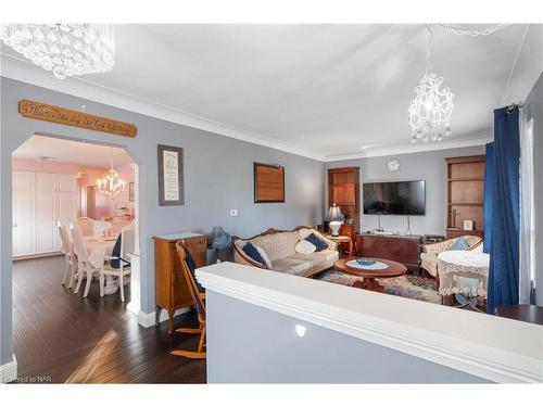 11 Cleveland Street, Thorold, ON - Indoor Photo Showing Living Room