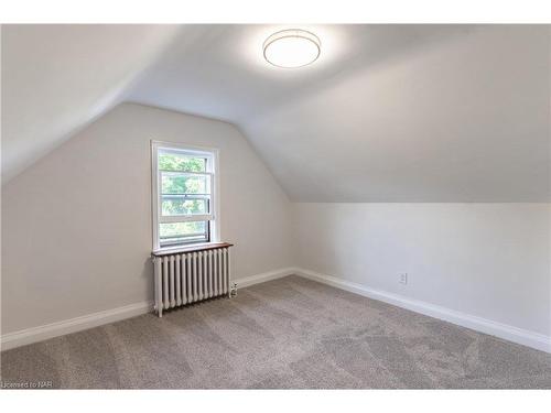 1008 Haist Street, Fonthill, ON - Indoor Photo Showing Other Room