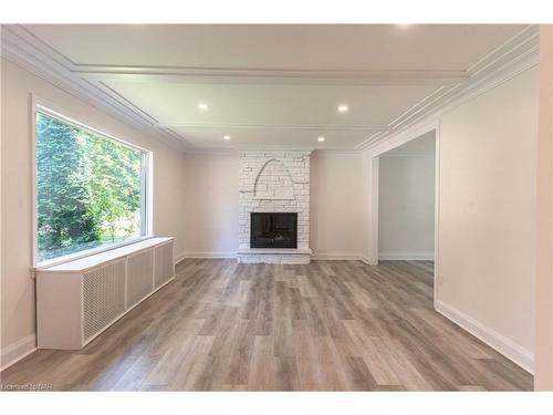 1008 Haist Street, Fonthill, ON - Indoor Photo Showing Living Room With Fireplace