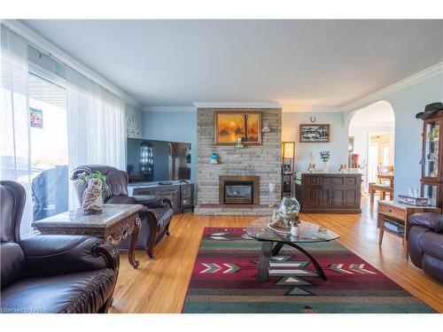 1291 Niagara Parkway, Fort Erie, ON - Indoor Photo Showing Living Room With Fireplace